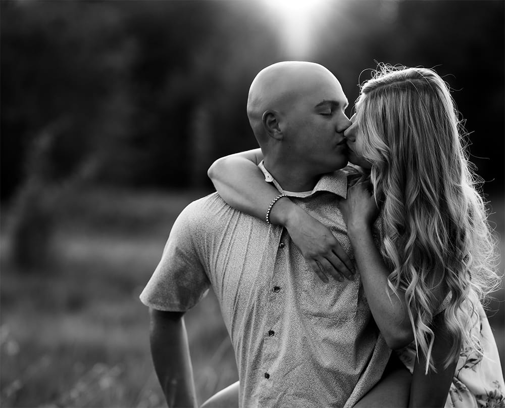 Black and White photo of a couple kissing